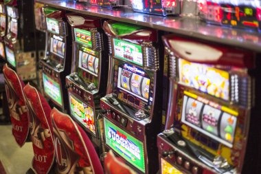 Aviator and Sweet Bonanza slot game interfaces on pelangitoto login